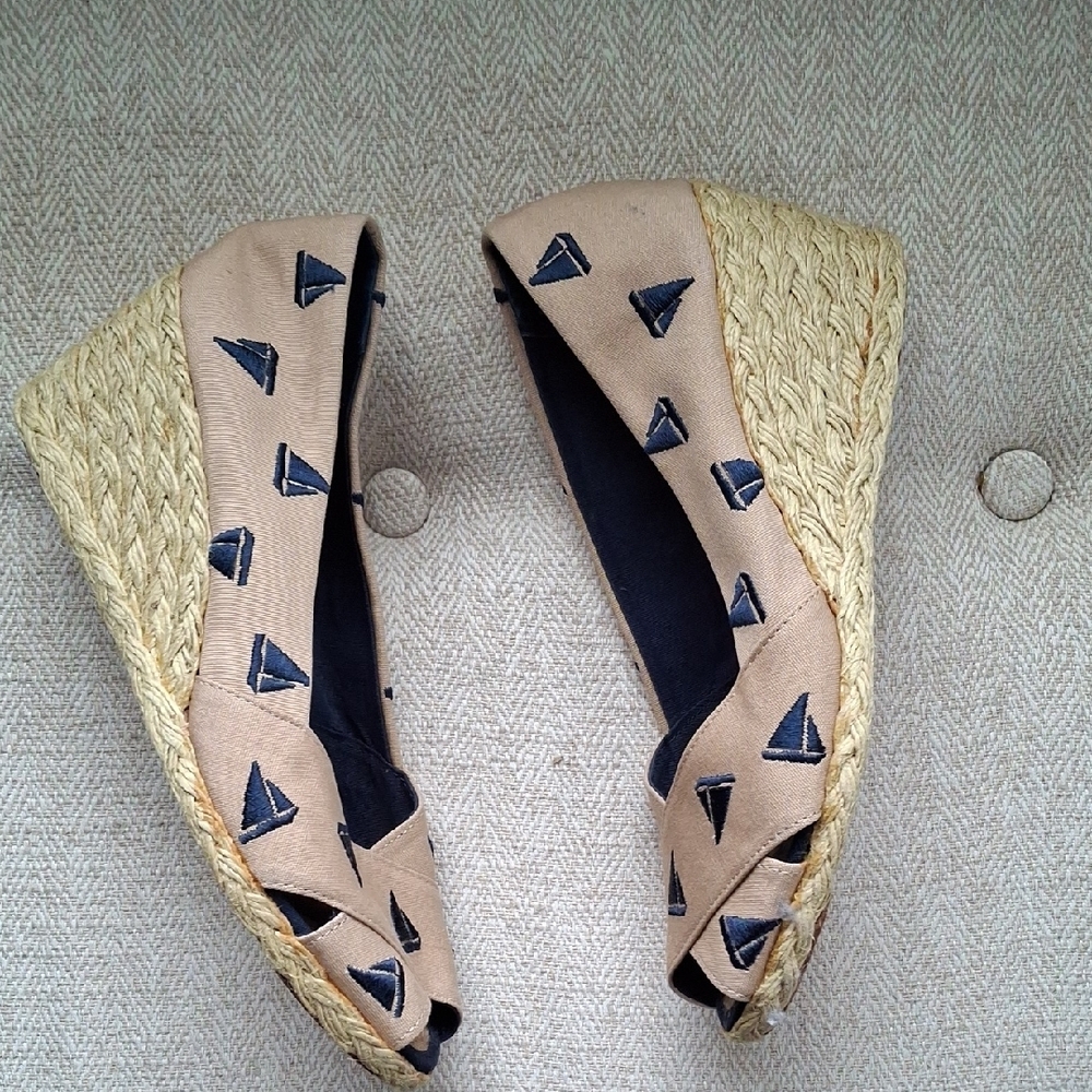Lauren Ralph Lauren Tan Canvas Flats with Navy Sailboat Embroidery - Picture 4 of 7